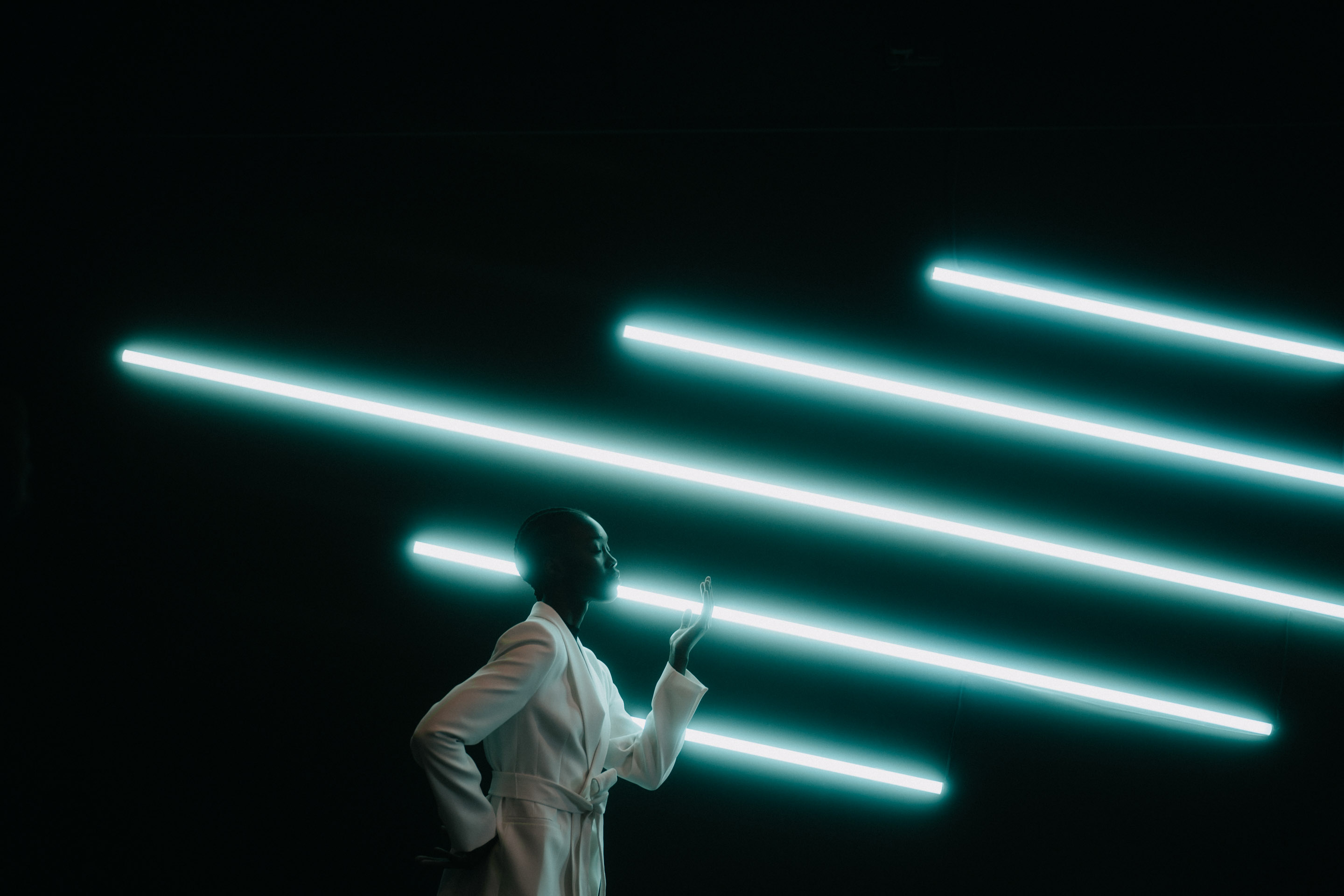 Ritratto contemporaneo in luce al neon, firmato Roberto Panciatici